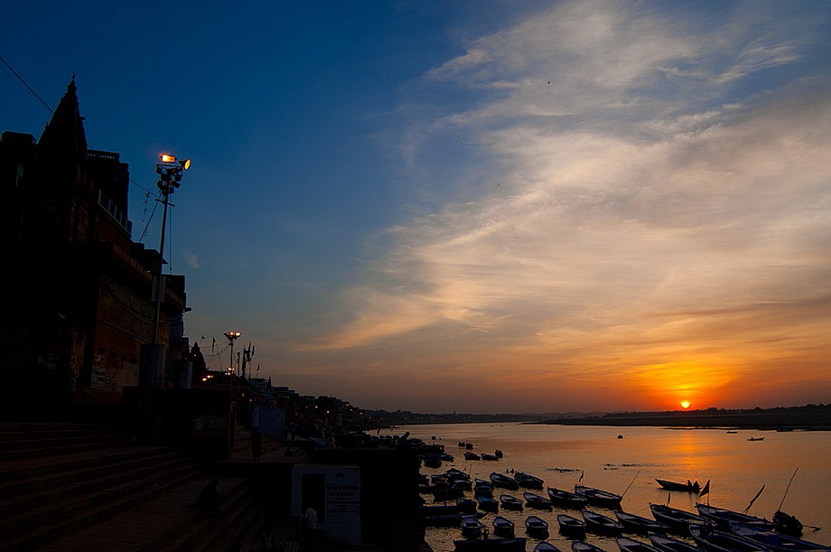 Wschód słońca w Varanasi (Indie 2010 - zabytki i inne miejsca)